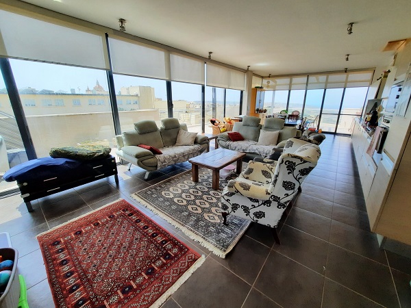 Partly furnished Penthouse